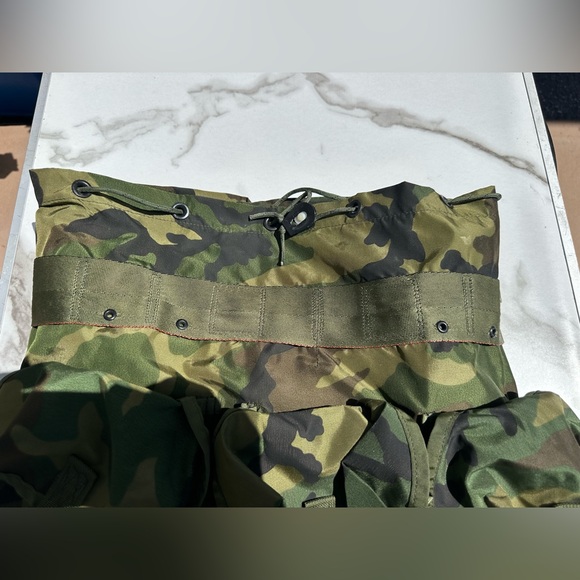 Military Camouflage Rucksack. Multiple pockets, back pad, cinch top. - Picture 6 of 8